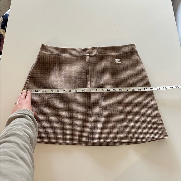 READ NEW Courrèges Reedition Checked Vinyl Mini Skirt Brown Appliquéd Logo 44. - Picture 4 of 10
